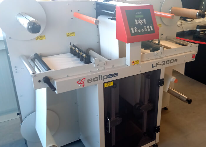 CNC razrez etiket na roli